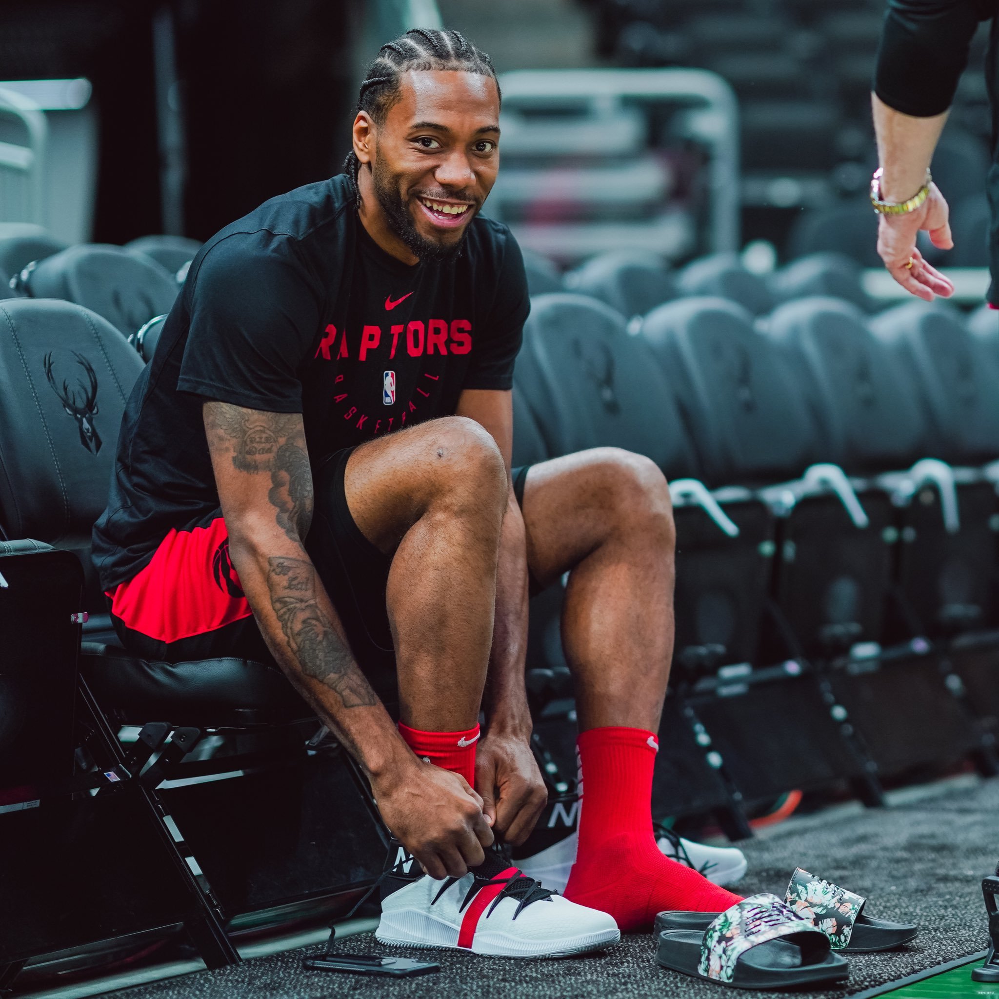 前者强调连 前者强调连