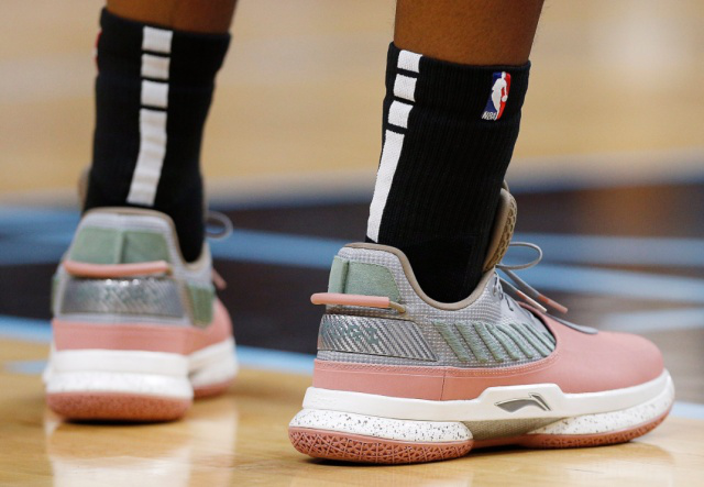 外的个人影 外的个人影